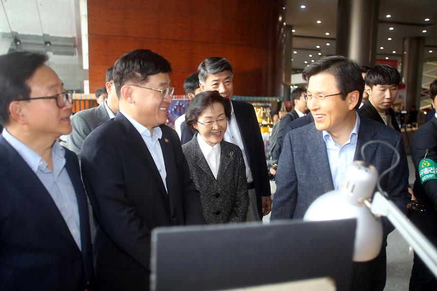 황교안 국무총리 방문 - 1