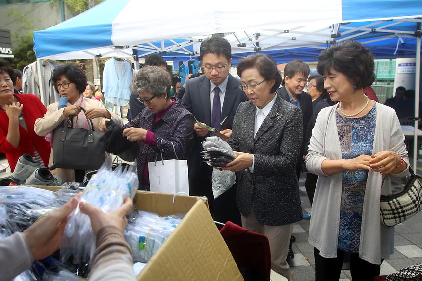 도곡2동 벼룩시장 강남구청장 방문 - 3