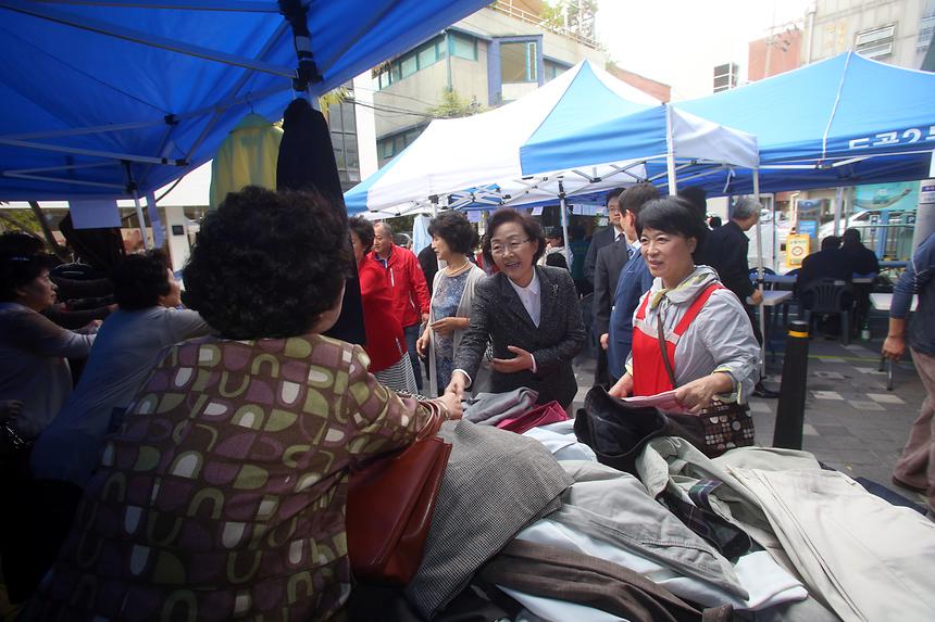 도곡2동 벼룩시장 강남구청장 방문 - 4