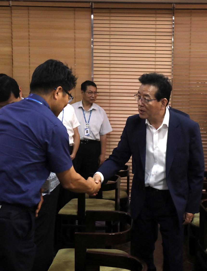 청원경찰 식사 - 2
