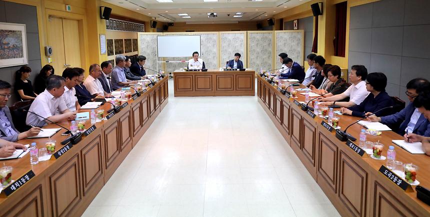 구청장과 전 동장 간담회 - 9