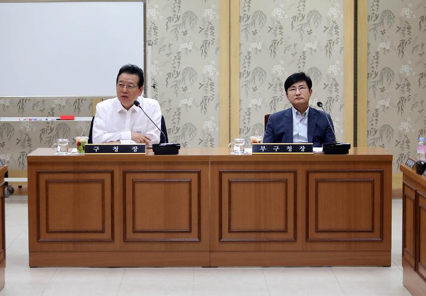 구청장과 전 동장 간담회 - 3