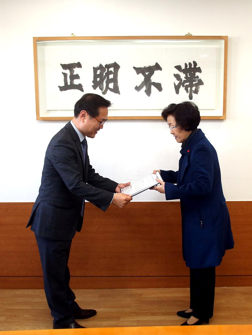 한국지방자치 경쟁력 지수조사 인증서 수여식 - 3