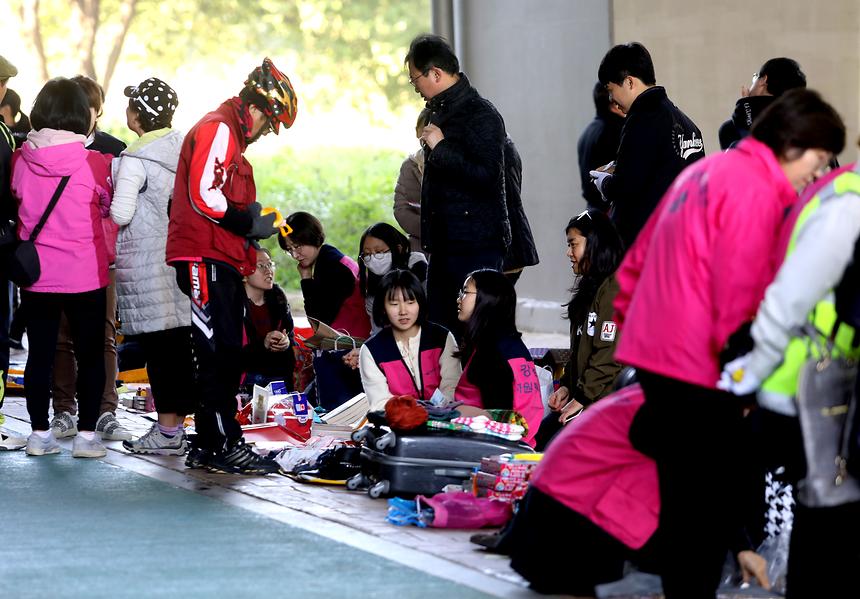 양재천 자원봉사자 돗자리축제 - 2