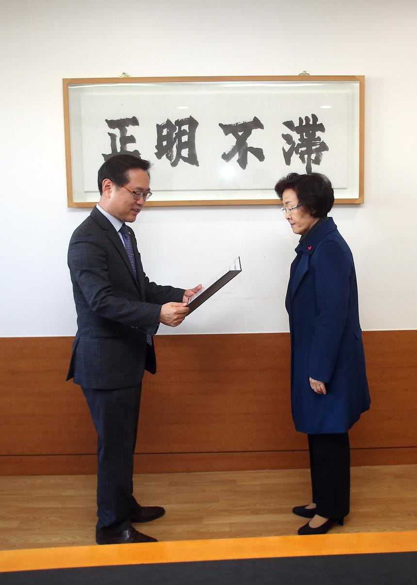 한국지방자치 경쟁력 지수조사 인증서 수여식 - 4