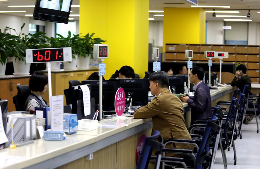 강남구청 본관  - 6