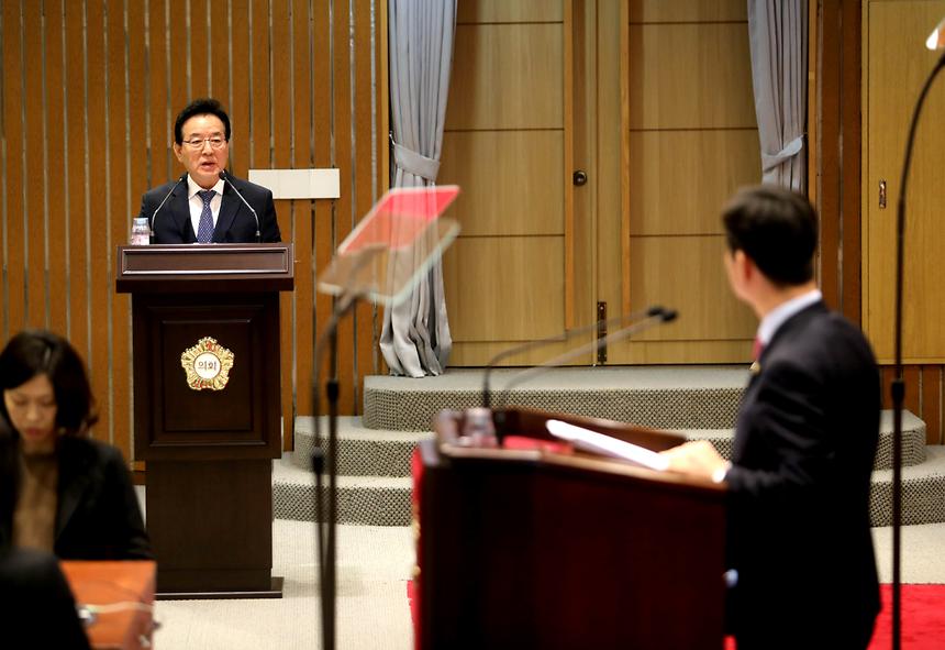 강남구의회 회의 - 2