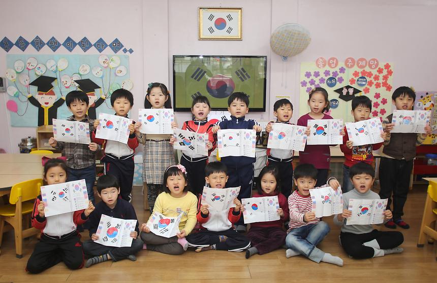 유치원생 태극기 달기 운동 교육현장 - 3