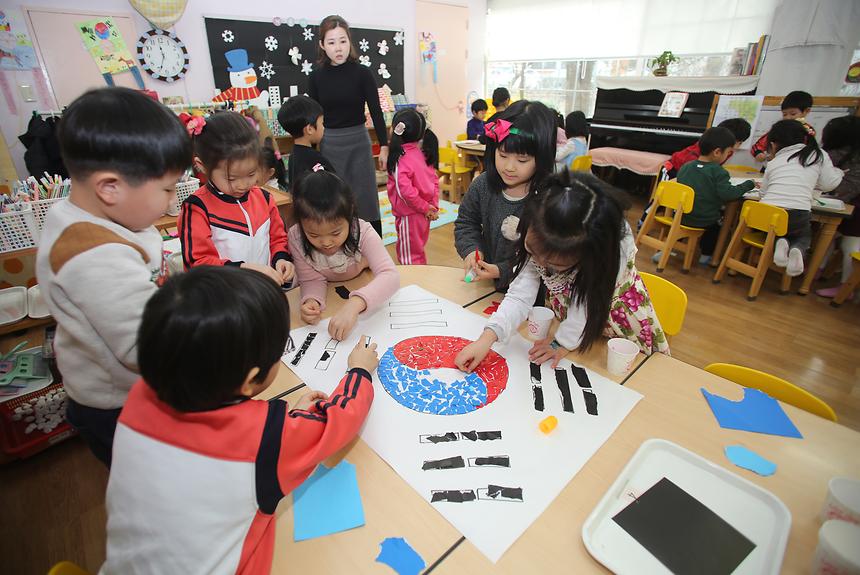유치원생 태극기 달기 운동 교육현장 - 7