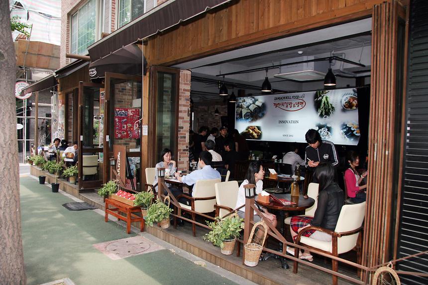 신사동 간판 - 1