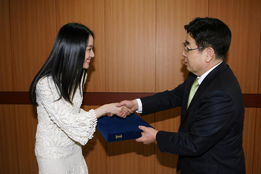 강남구 홍보대사 이세은 위촉장 - 1