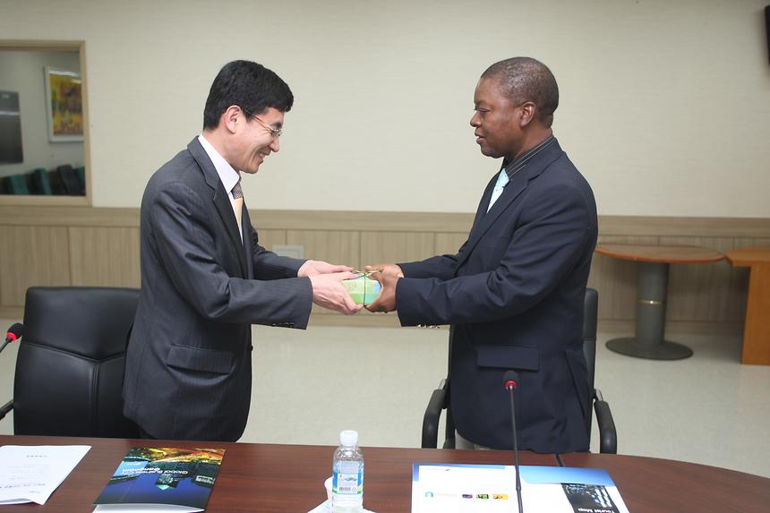 모잠비크 고위공무원과 간담회 - 1