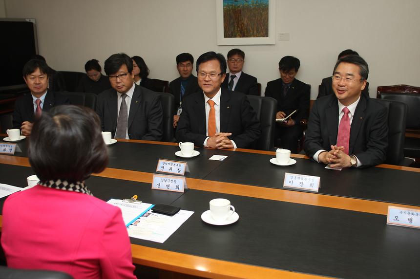 강남구 국민은행 간 행복한 나눔이웃 복지결연 협약식 - 1