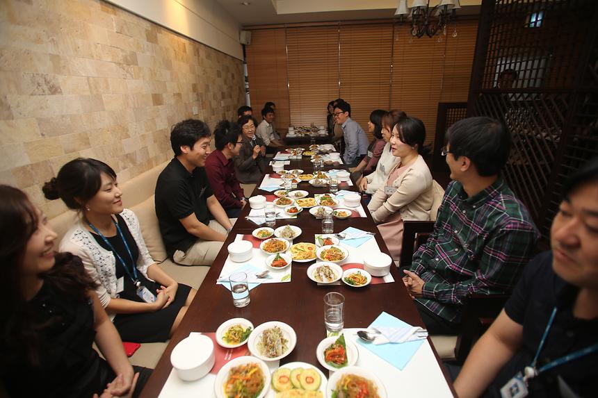 구청직원들과의 식사 및 대화 - 1