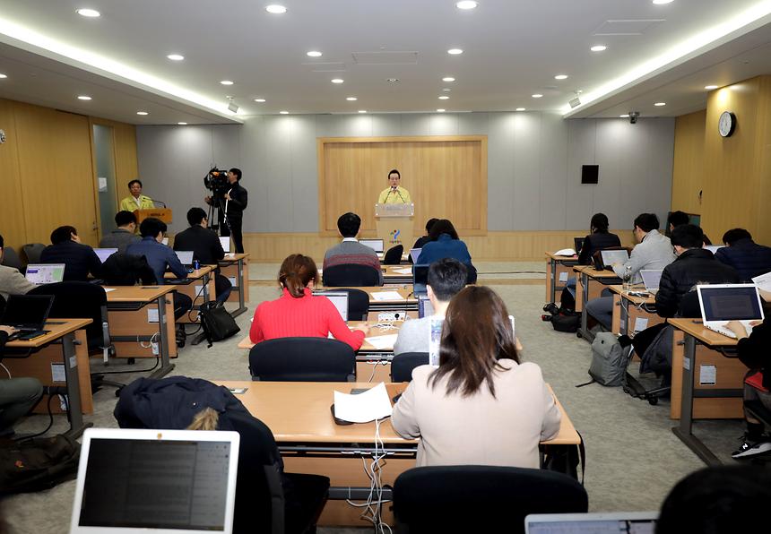 신종 코로나바이러스 감염증 대응 관련 긴급브리핑  - 2