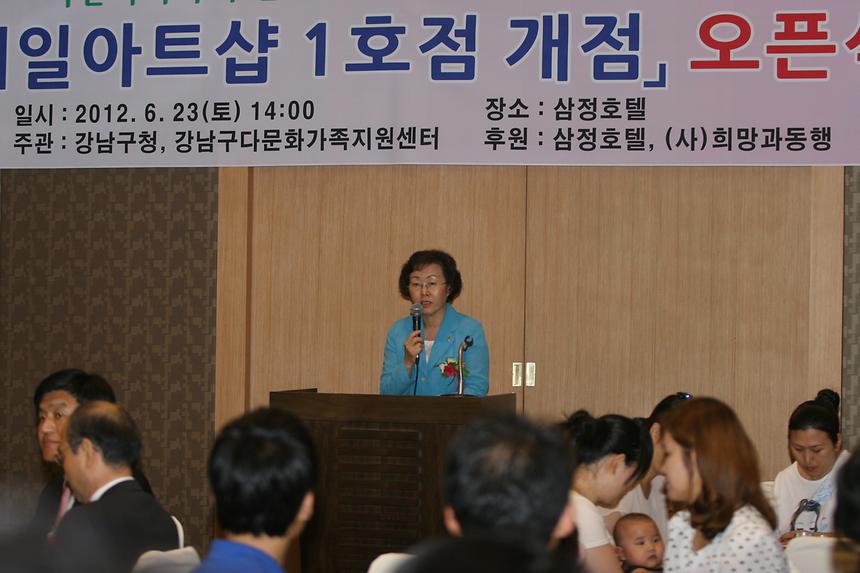 다문화가족 취창업지원을 위한 네일아트샵 1호점 개점 - 1