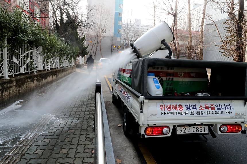 선제적 대응 위한 강남구 관내 방역 - 4