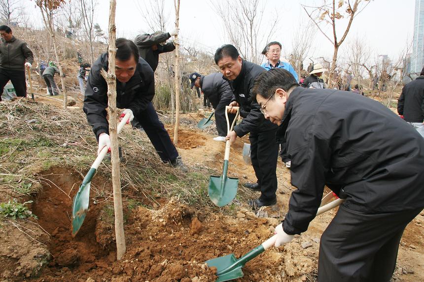 식목일 나무심기 행사 - 4