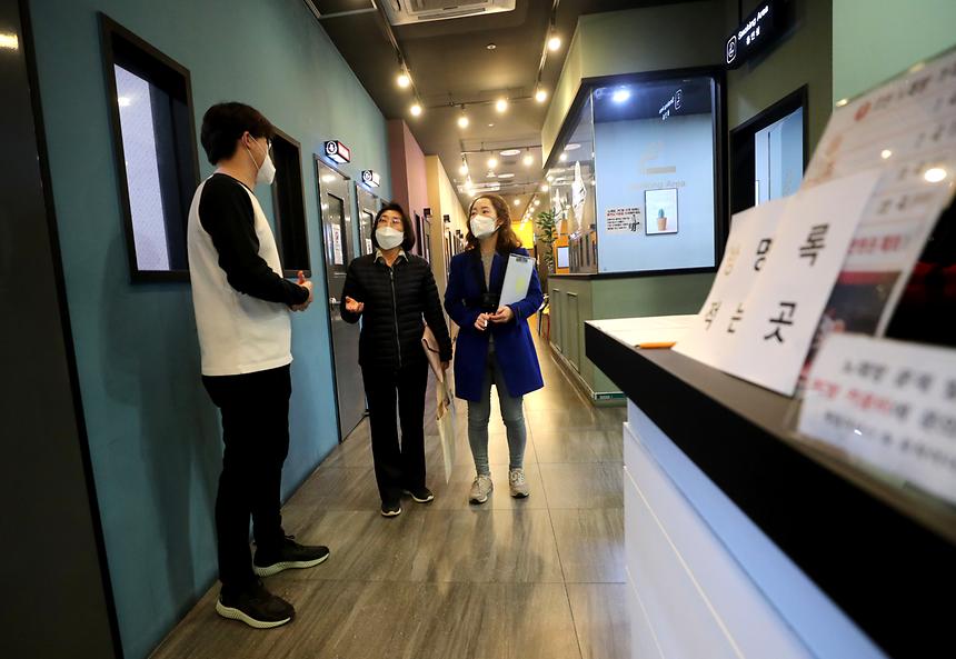 강남구 관내 노래연습장 시설 점검 - 4
