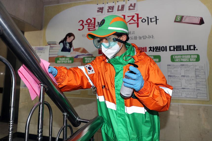 대치동 학원가 일대 방역 작업  - 3