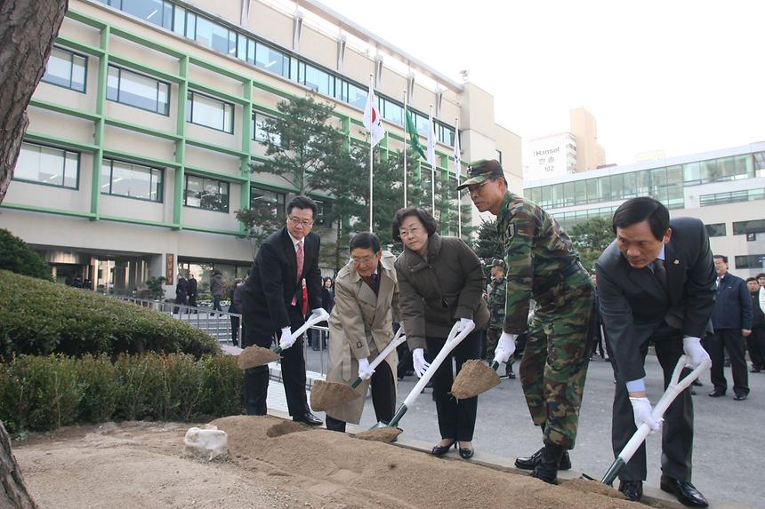 1사단 기증 소나무 기념식 - 3