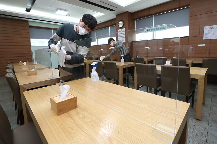 어르신 요양시설 가림막 설치  - 3