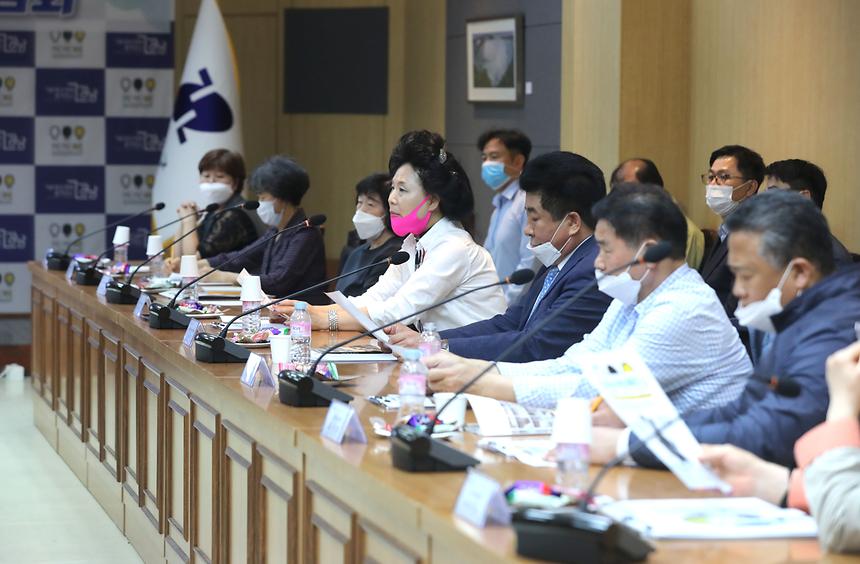 강남구, 전통시장 상인들 만나 코로나19 극복 논의  - 3