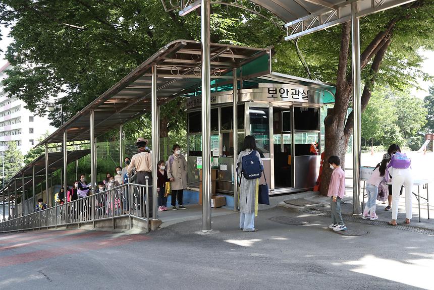 정순균 구청장, 초등생 등교 첫 날 학교 방문  - 9