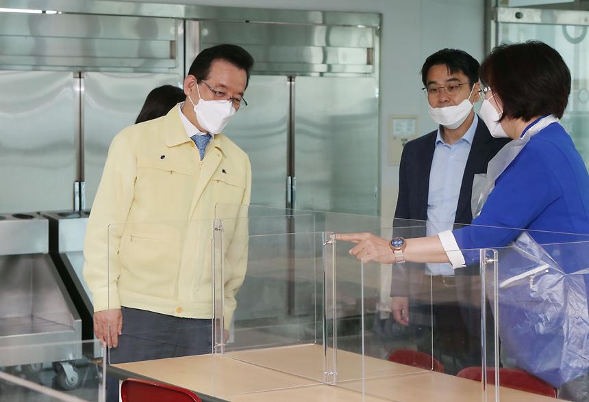 정순균 구청장, 초등생 등교 첫 날 학교 방문  - 5