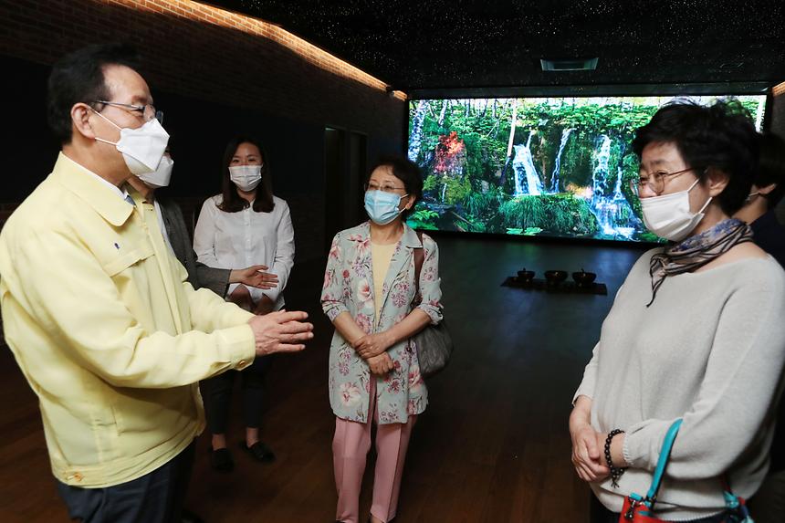 정순균 구청장, 개관 앞 둔 ‘강남힐링센터’ 점검  - 3