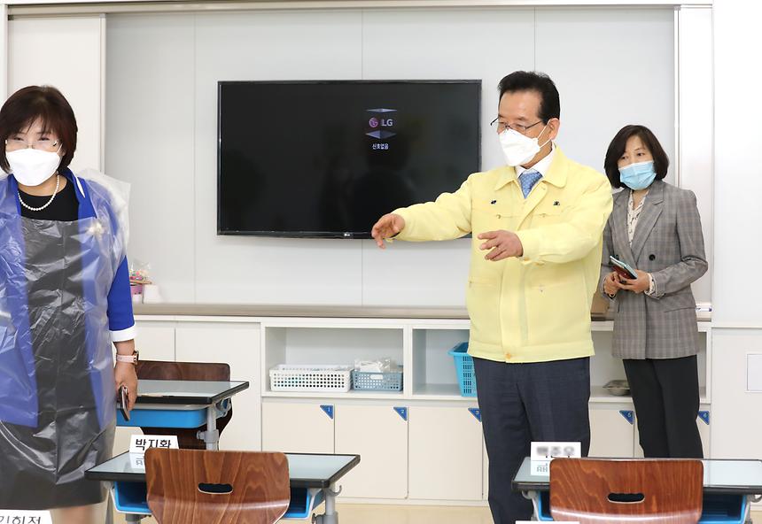 정순균 구청장, 초등생 등교 첫 날 학교 방문  - 4