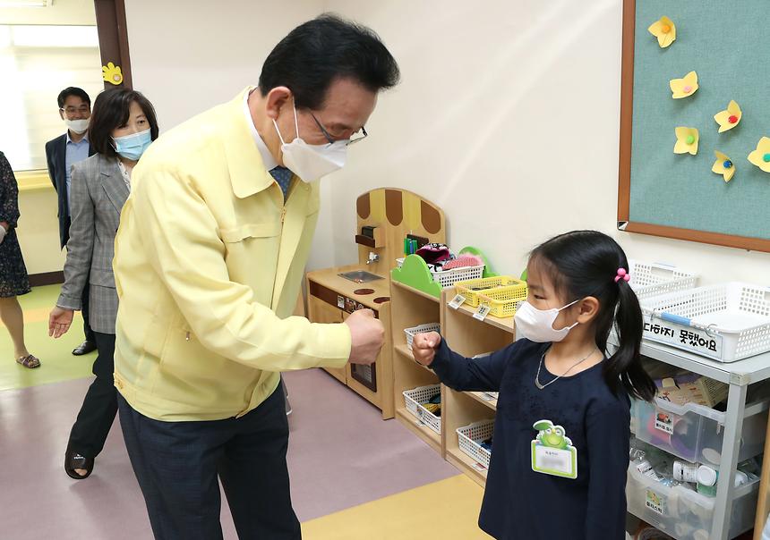 정순균 구청장, 초등생 등교 첫 날 학교 방문  - 8