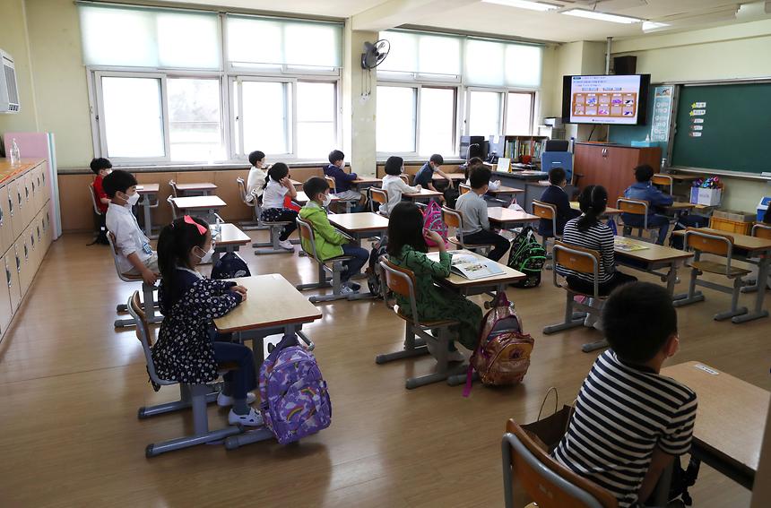 정순균 구청장, 초등생 등교 첫 날 학교 방문  - 10