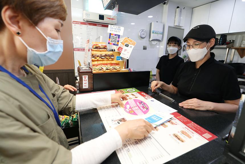 개학 맞아 학교 주변 음식점 점검  - 4