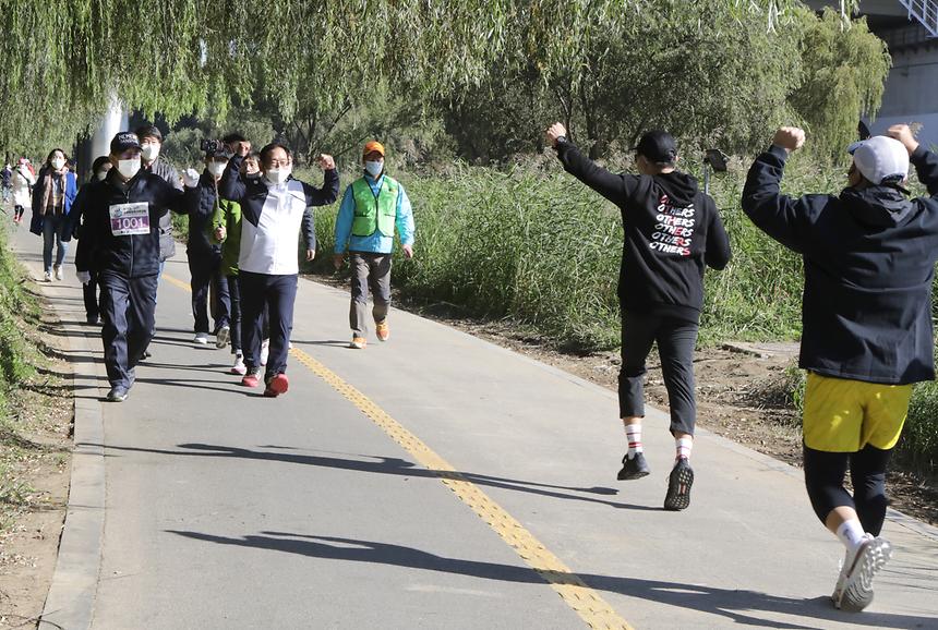 전 세계 마라토너 함께 달린 ‘온택트 국제평화마라톤대회’  - 7