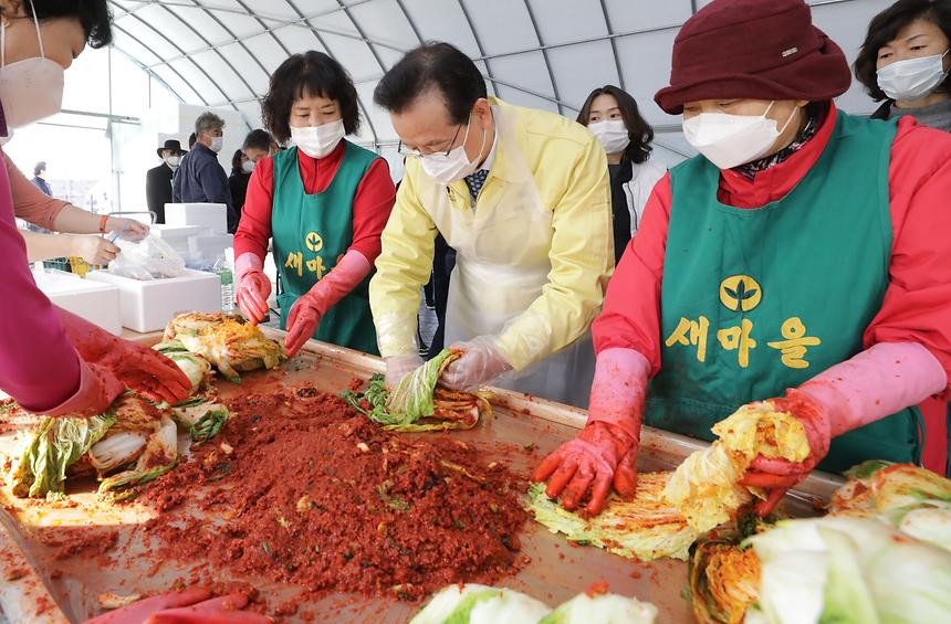 ‘사랑의 김장담그기’ - 3