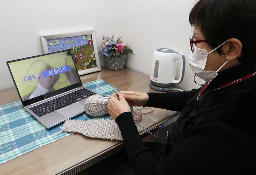 ‘설맞이 따스미 목도리 뜨기’ 나눔  - 1