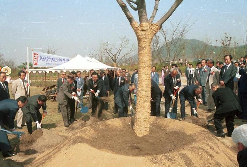 윤봉길의사 숭모회관 건립기공 - 3