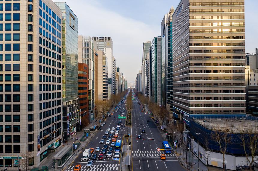 Teheran-ro ở Gangnam, với các tòa nhà văn phòng cao tầng là biểu tượng của giới IT