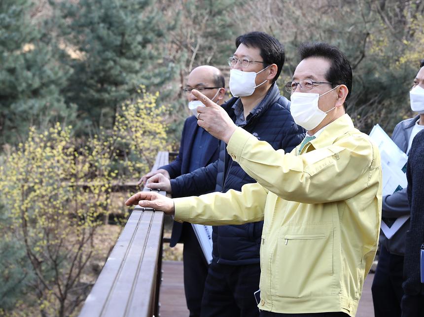 강남구청장 대모산 데크길 점검 - 4