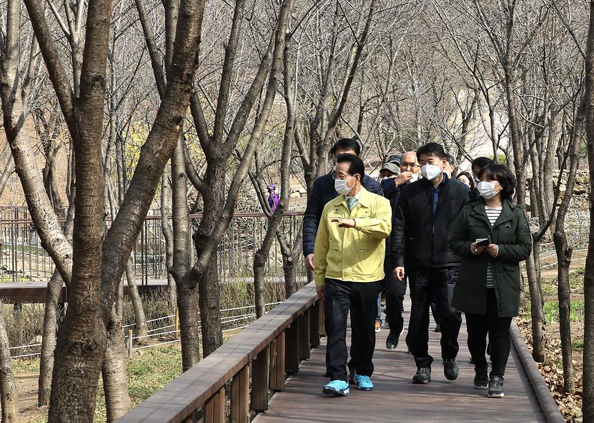 강남구청장 대모산 데크길 점검 - 5