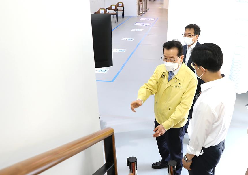 갤러리로 변신한 백신 예방접종센터 - 3