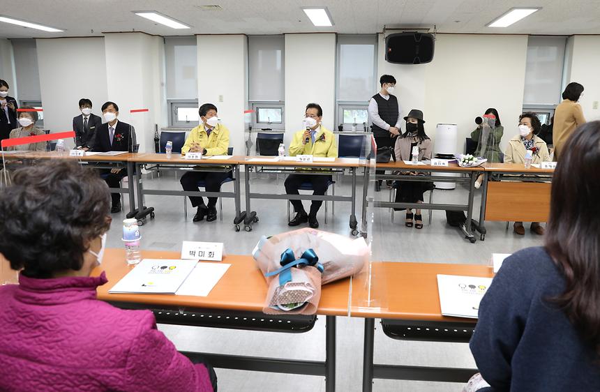 ‘어버이 날’ 유공자 표창장 수여  - 6