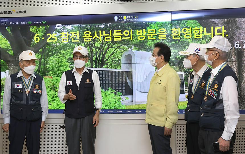 6.25참전유공자회, 감사패 전달 - 4