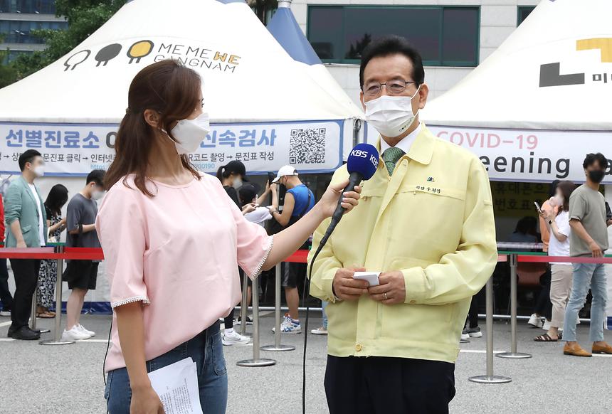 코로나19 대응, 생방송 인터뷰 - 1