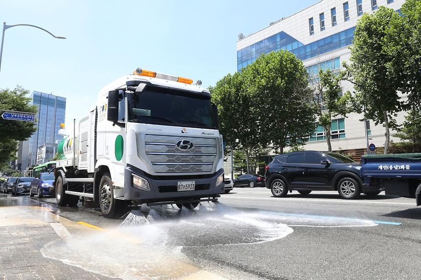 폭염 대비 살수차 - 2