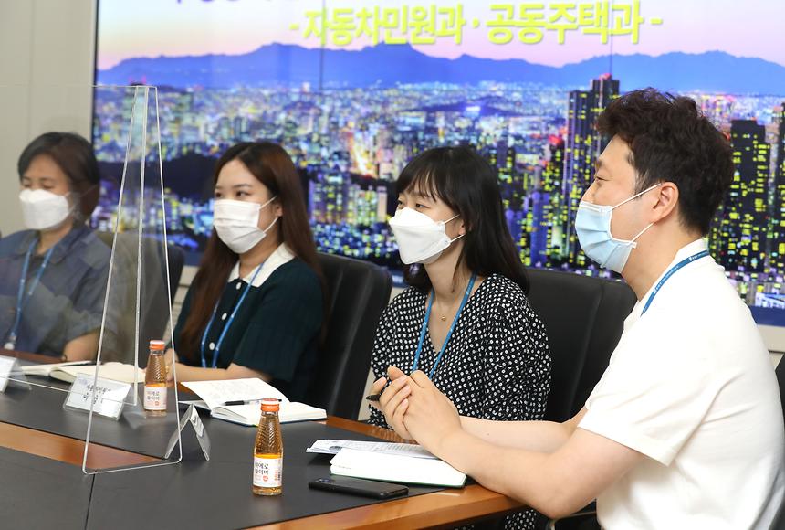 민원공무원들 만나 격려 - 1