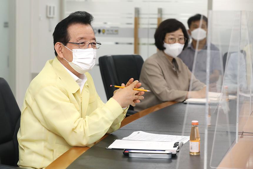 민원공무원들 만나 격려 - 4
