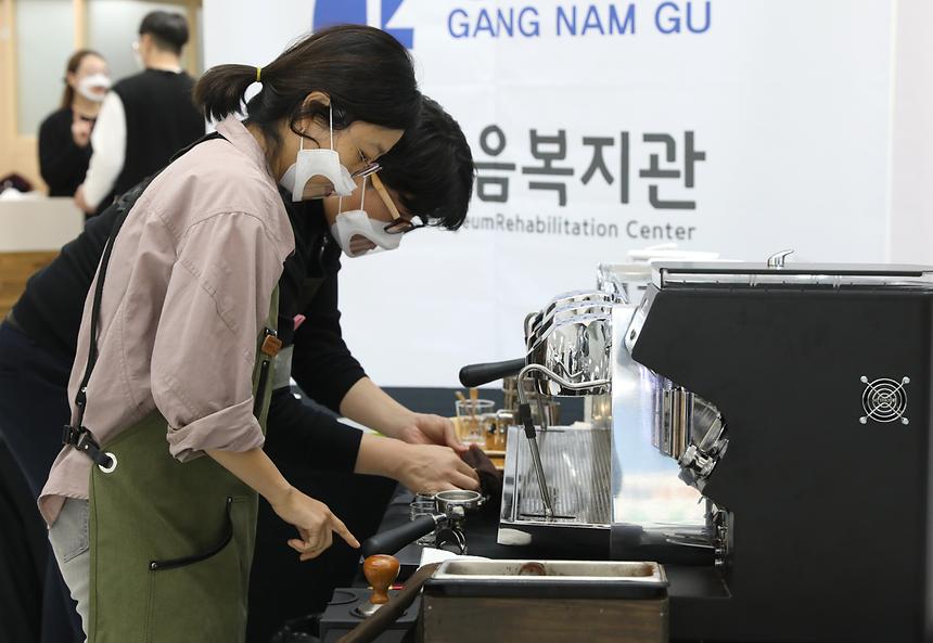 청각장애인 바리스타 ‘커피로 세상과 소통하다’ - 3