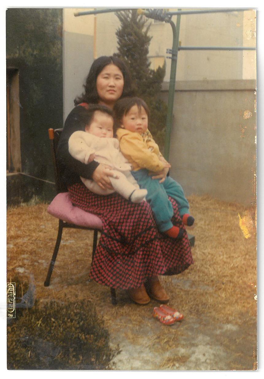 [2021 ‘아카이브 강남’ 옛 사진 공모전] 입상 ‘주인 아주머니의 백일사진 선물’ - 1